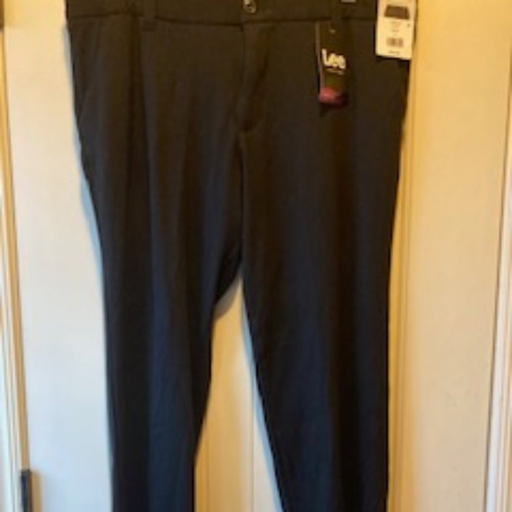 Lee black slacks with front zipper and back pockets   Size 18 Petite